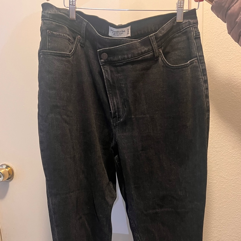 Abercrombie and Fitch “the 90s Slim Straight Ultra High Ride”